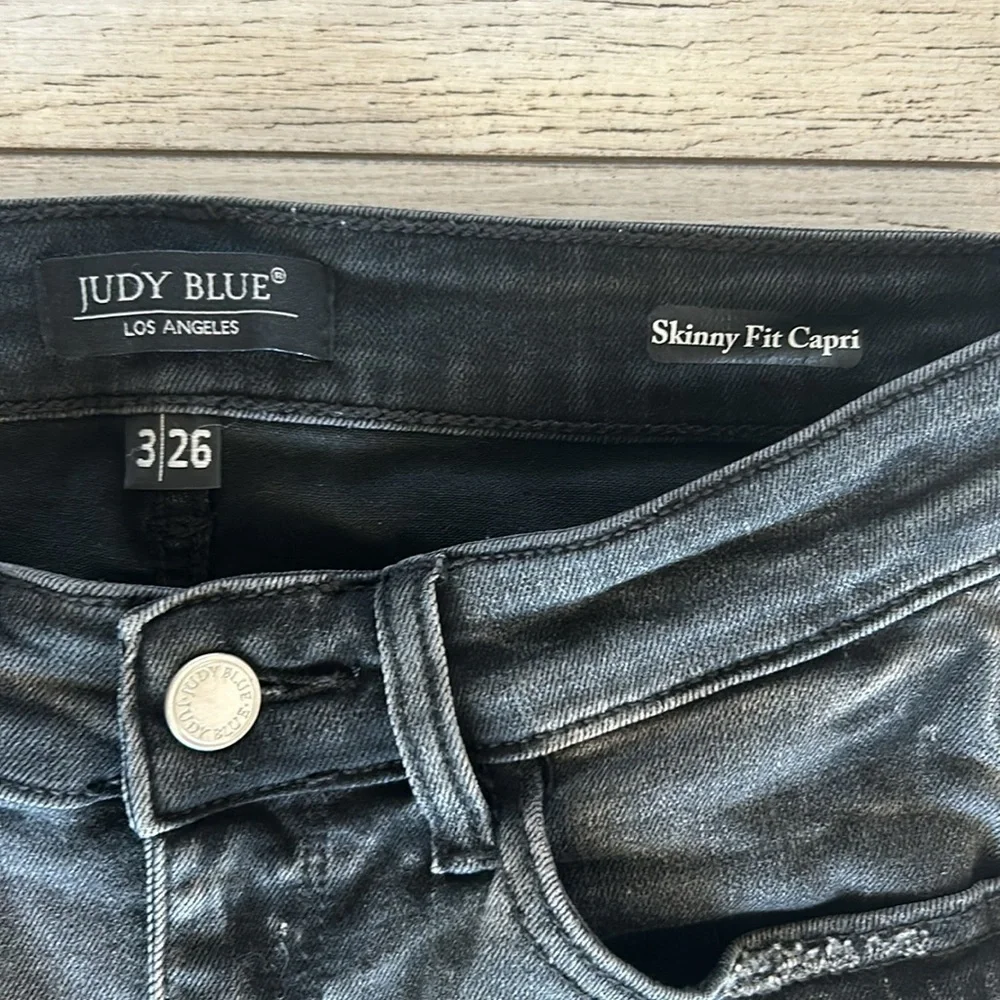 Judy Blue skinny fit capri jeans distressed size 26 black